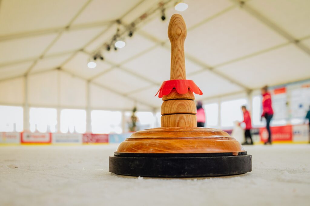 Eisstock auf der Eisbahn